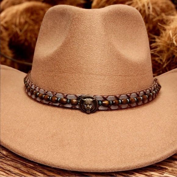 Gucci Tiger Button Unisex Hat Band on Camel Color Premium Felt Fashion Hat NWOT - Picture 1 of 16